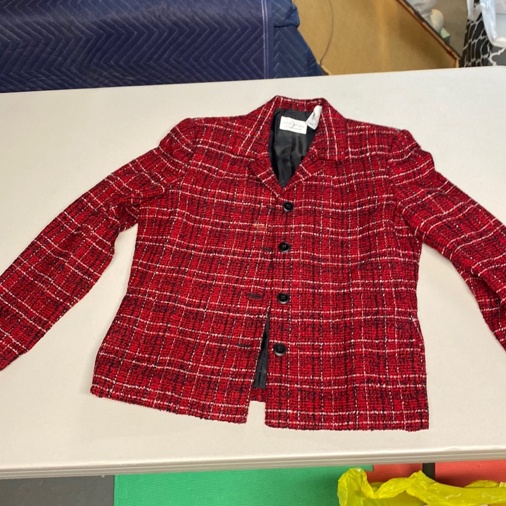 Villager black and red jacked line in black size 8 petite like new condition